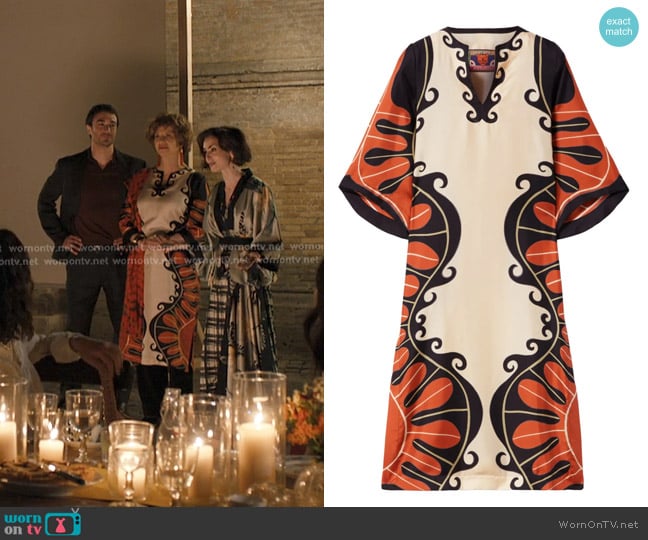 La DoubleJ x Mother The Kaftan dress bin Pacific Placée Dark Orange worn by Antonia Muratori (Anna Galiena) on Emily in Paris