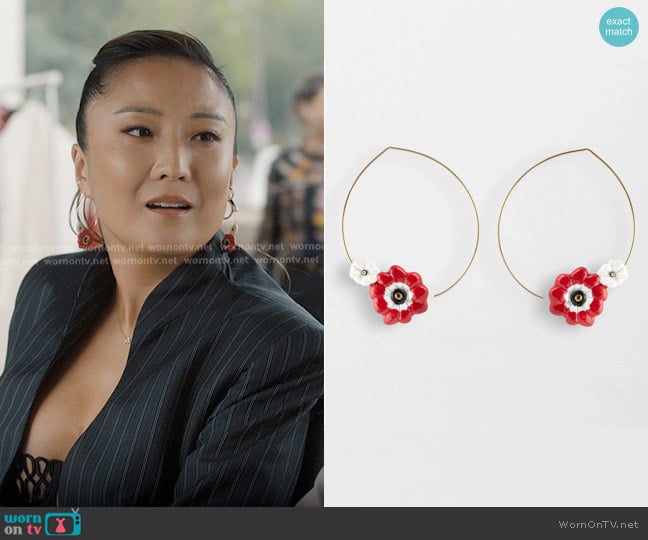 Mindy’s floral hoop earrings on Emily in Paris