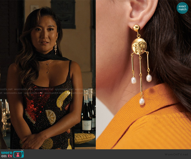Mindy’s drop earrings on Emily in Paris