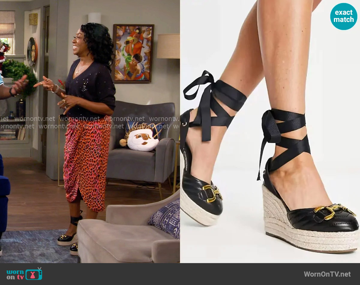 River Island Buckle detail wedge sandals worn by Tina Butler (Tichina Arnold) on The Neighborhood