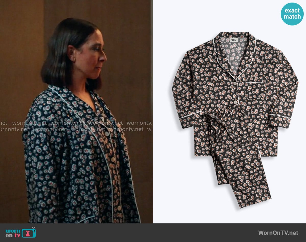 Sleepy Jones Marina Pajama Set in Daisy Print worn by Molly Novak (Maya Rudolph) on Loot
