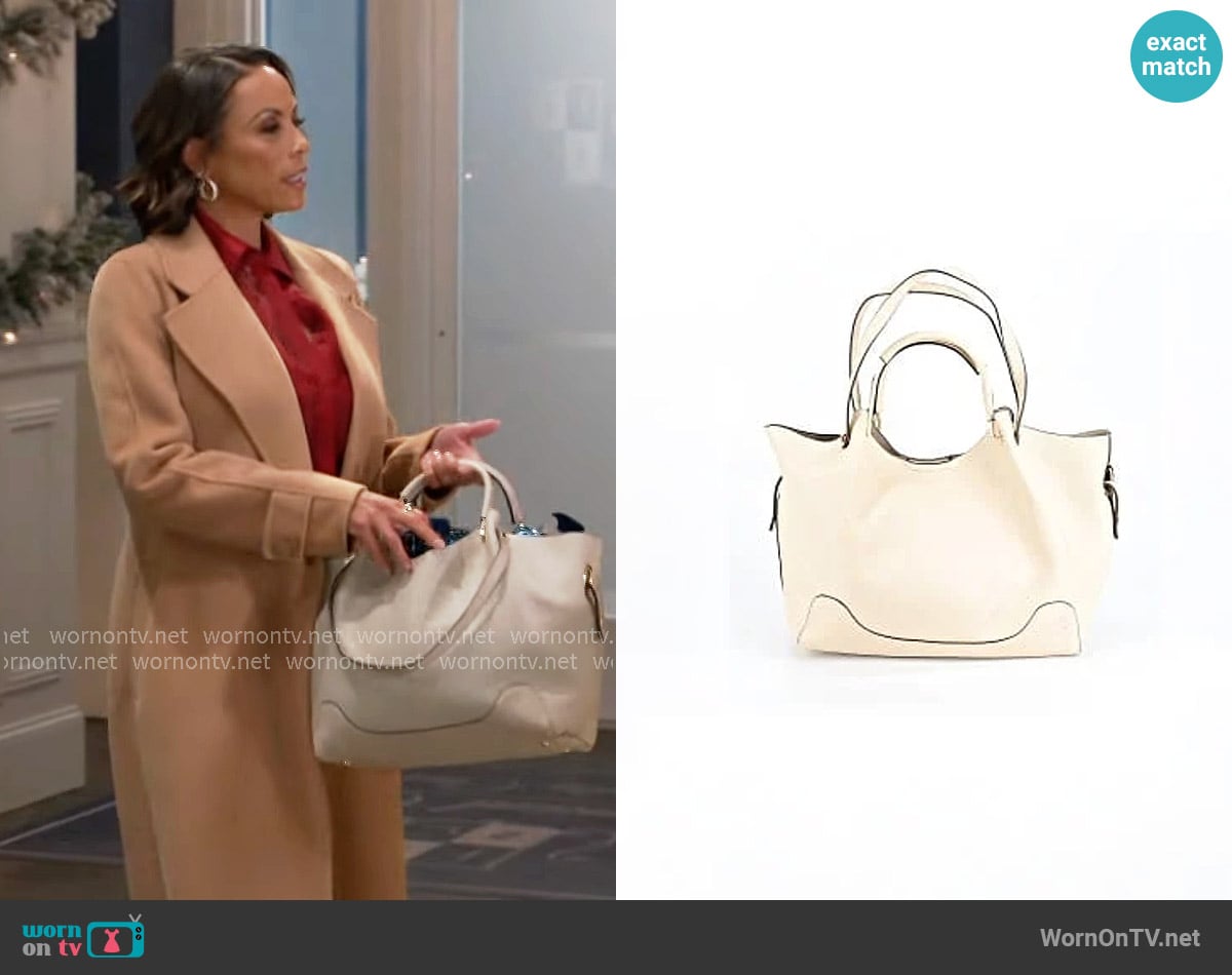 Sondra Roberts Tote worn by Nicole Dupree Richardson (Daphnee Duplaix) on Beyond the Gates