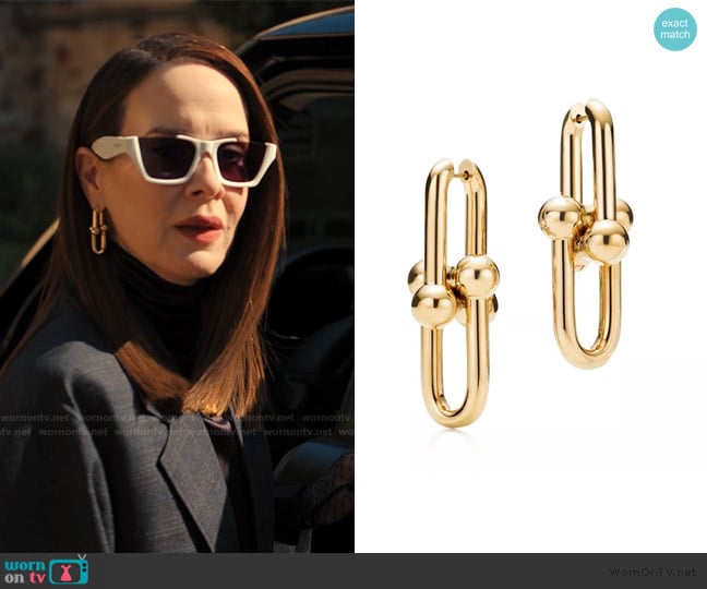 Tiffany Extra Large Link Earrings in Yellow Gold worn by Carrington Lane (Sarah Paulson) on Alls Fair
