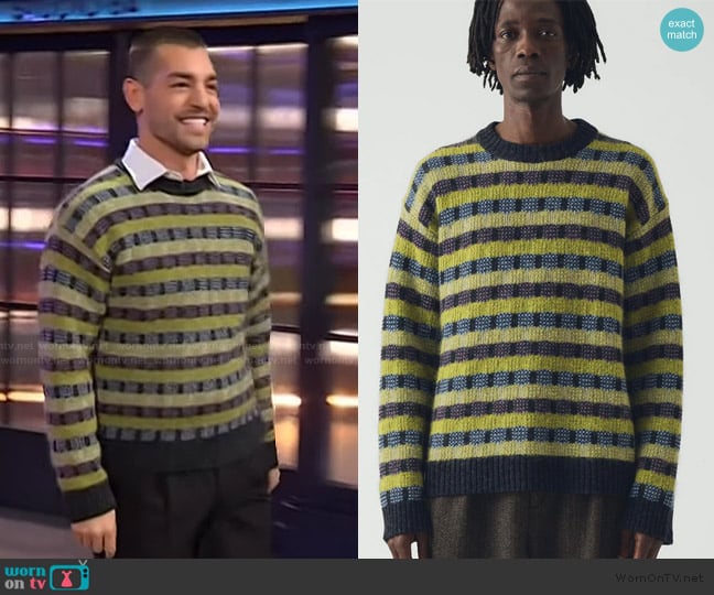 Matt’s striped sweater on The Kelly Clarkson Show Matt’s striped sweater on The Kelly Clarkson Show