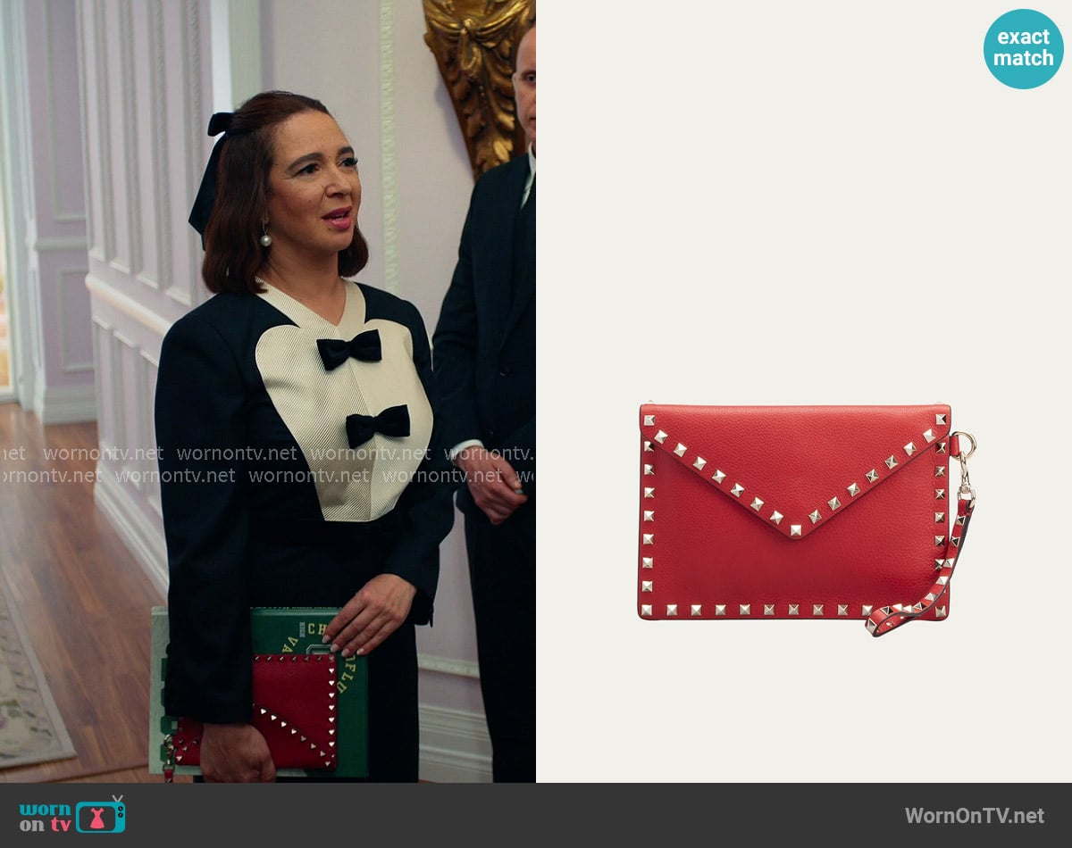 Valentino Garavani Rockstud V-Flap Pouch Clutch Bag worn by Molly Novak (Maya Rudolph) on Loot