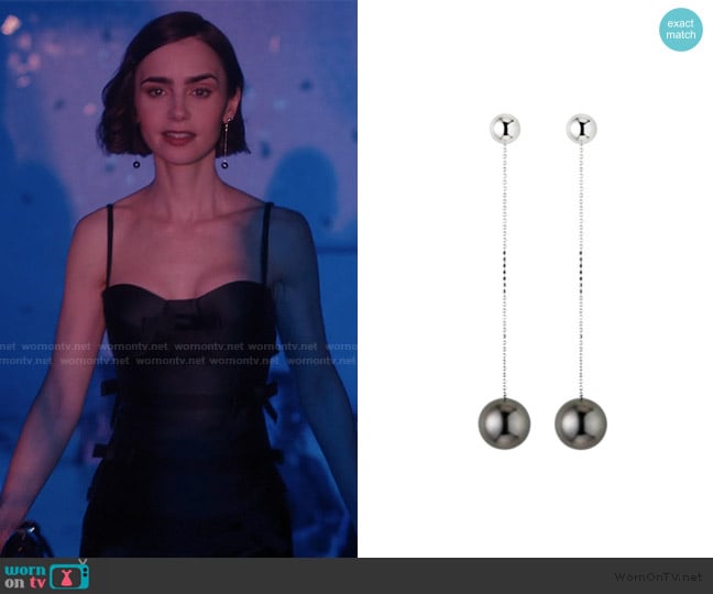 Yana Nesper Delicate pearl earrings with Tahitian pearls worn by Emily Cooper (Lily Collins) on Emily in Paris
