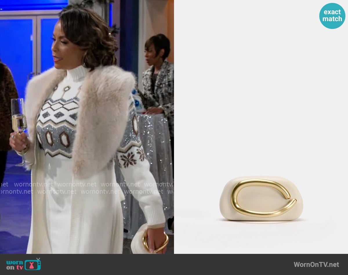Zara Gold Clasp Box Bag worn by Nicole Dupree Richardson (Daphnee Duplaix) on Beyond the Gates