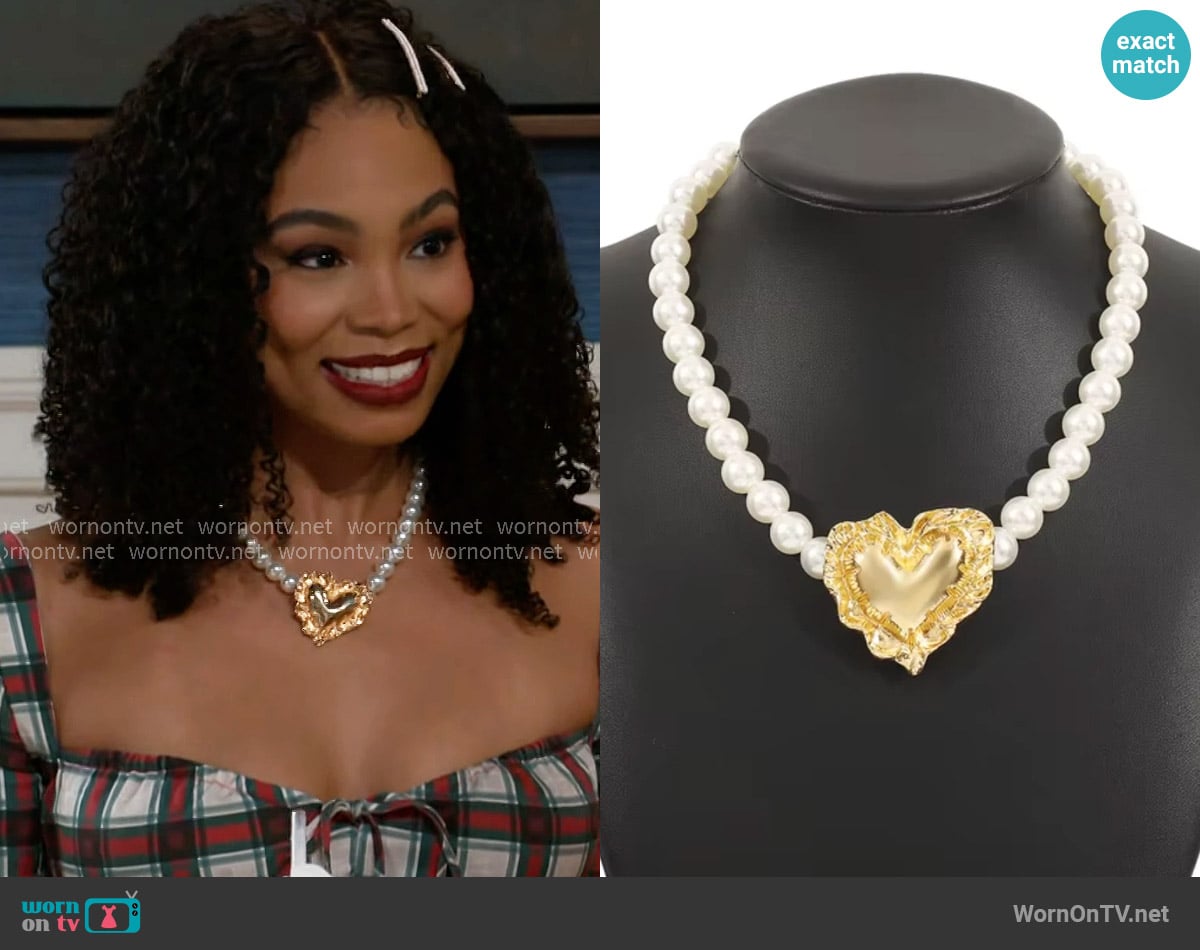 Zara Metal Heart Necklace worn by Chelsea Hamilton (RhonniRose Mantilla) on Beyond the Gates