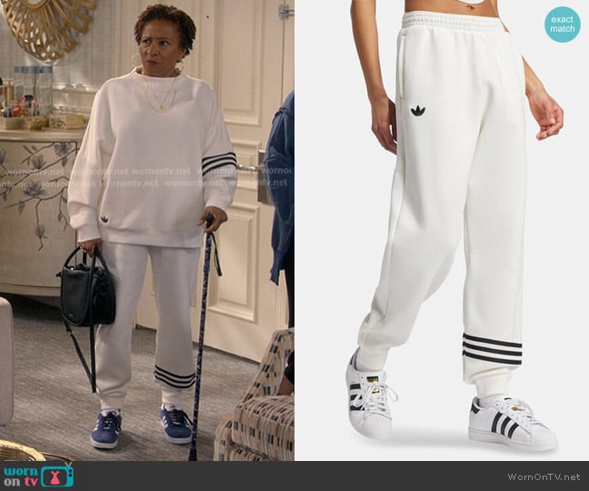 Adidas Neuclassics Sweatpants in Cloud White worn by Lucretia Turner (Wanda Sykes) on The Upshaws