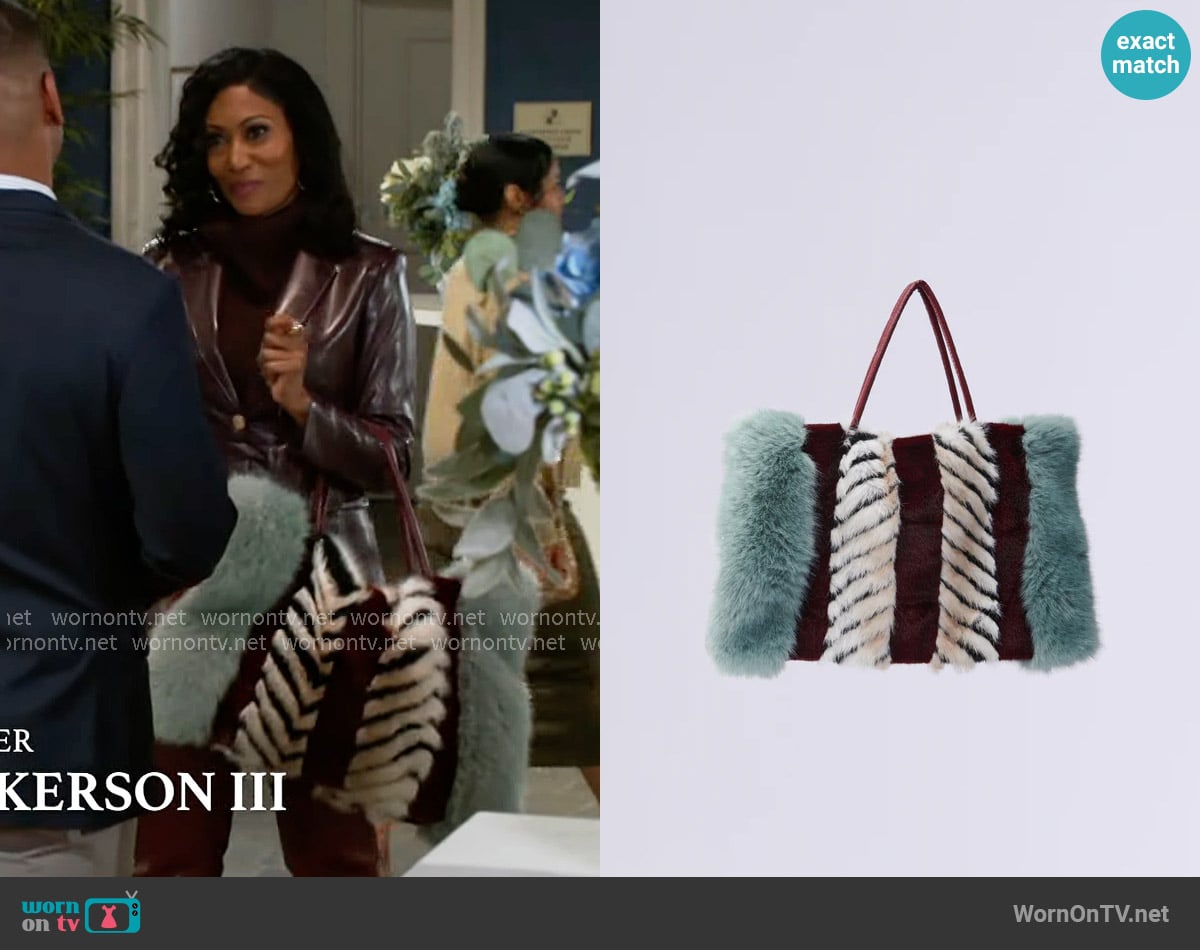 Leslie’s fur bag on Beyond the Gates