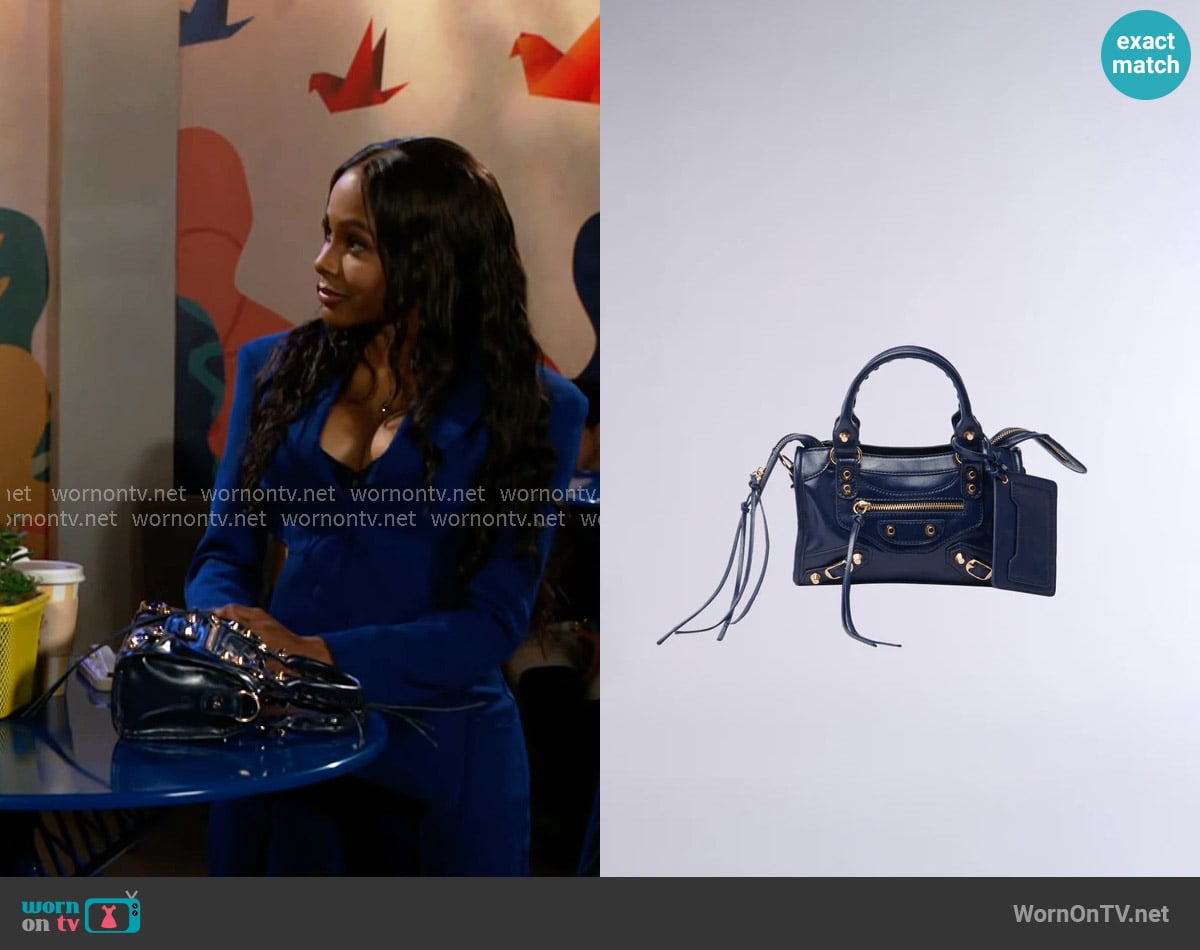 Akira In Ya City Bag worn by Hayley Lawson (Marquita Goings) on Beyond the Gates