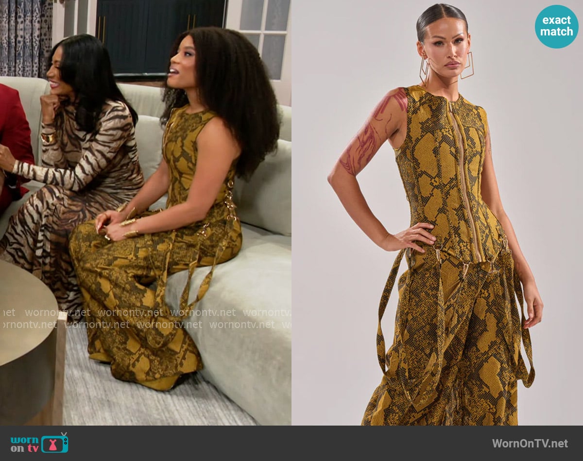 Eva’s yellow snake print corset top on Beyond the Gates