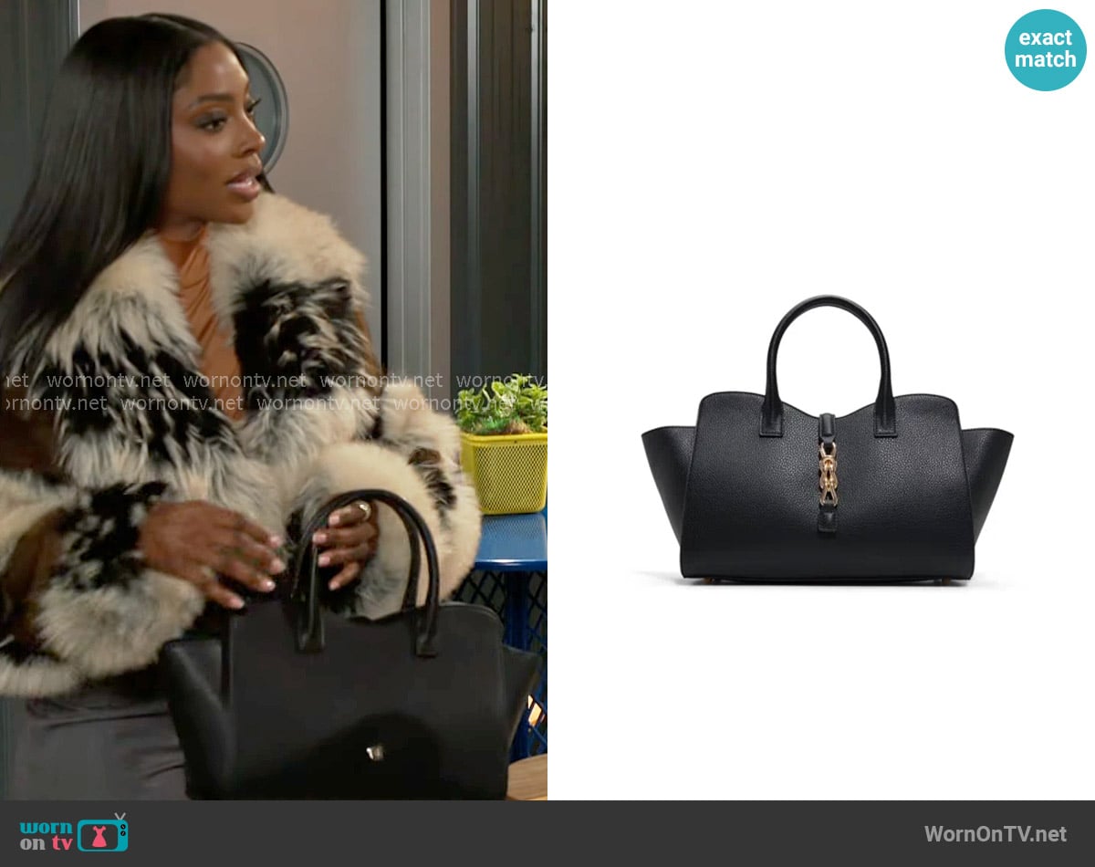 Aldo Georigiax Bag worn by Lynette Wise (Dominique Madison) on Beyond the Gates