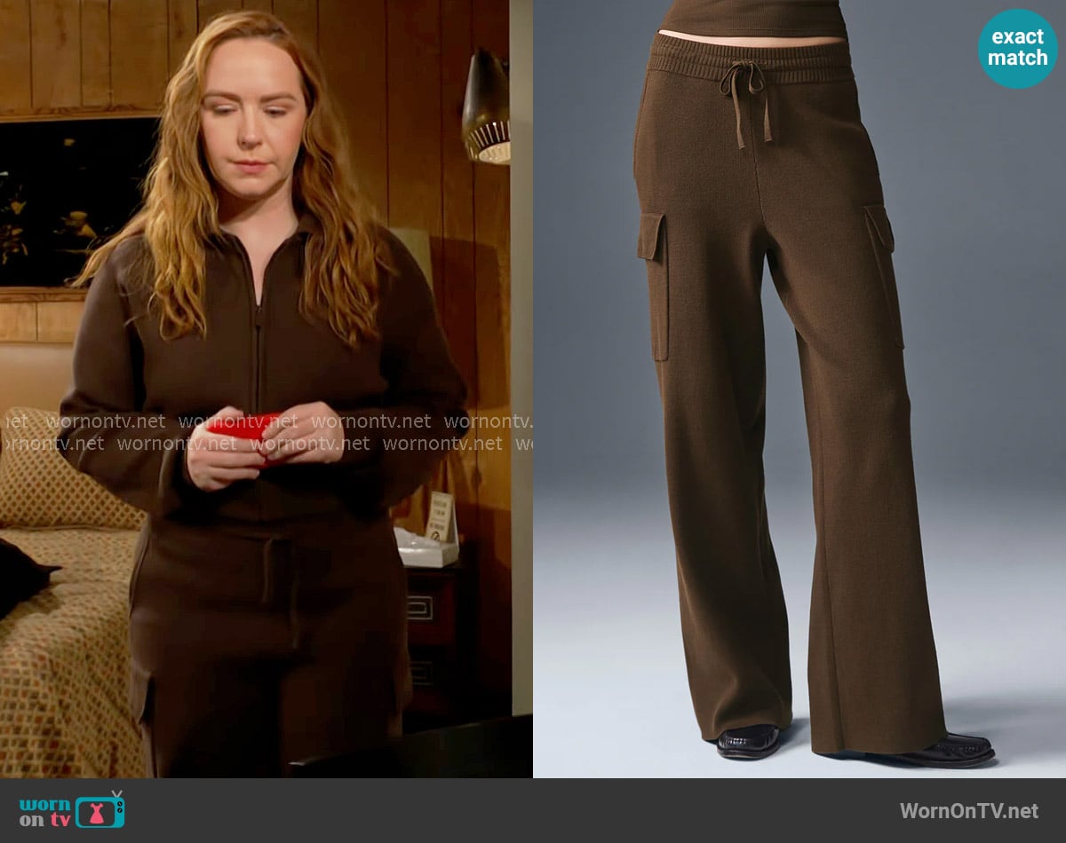 Mariah’s brown knit pants on The Young and the Restless Mariah’s brown knit pants on The Young and the Restless