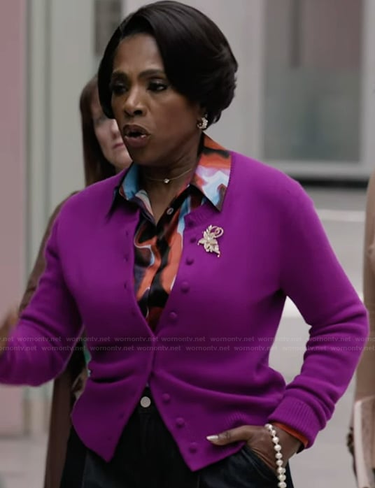 Barbara's pink cardigan and wide leg pants on Abbott Elementary