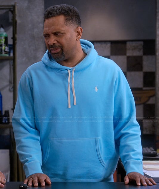 Bennie's blue hoodie on The Upshaws