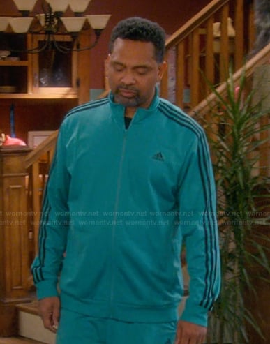 Bennie’s teal track jacket on The Upshaws