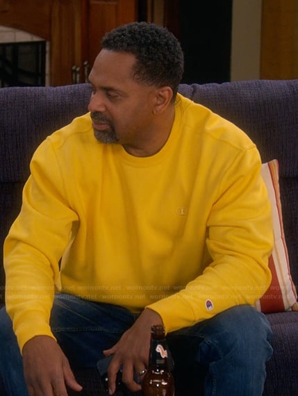 Bennie's yellow sweatshirt on The Upshaws