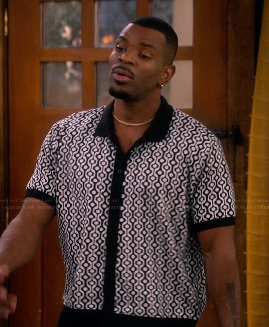 Bernard’s geo print polo on The Upshaws