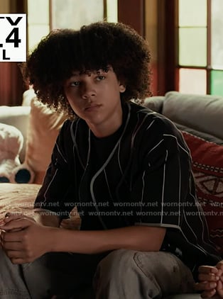 Denny’s black striped baseball shirt on 9-1-1