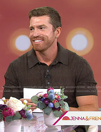 Evan Real's brown knit polo shirt on Today