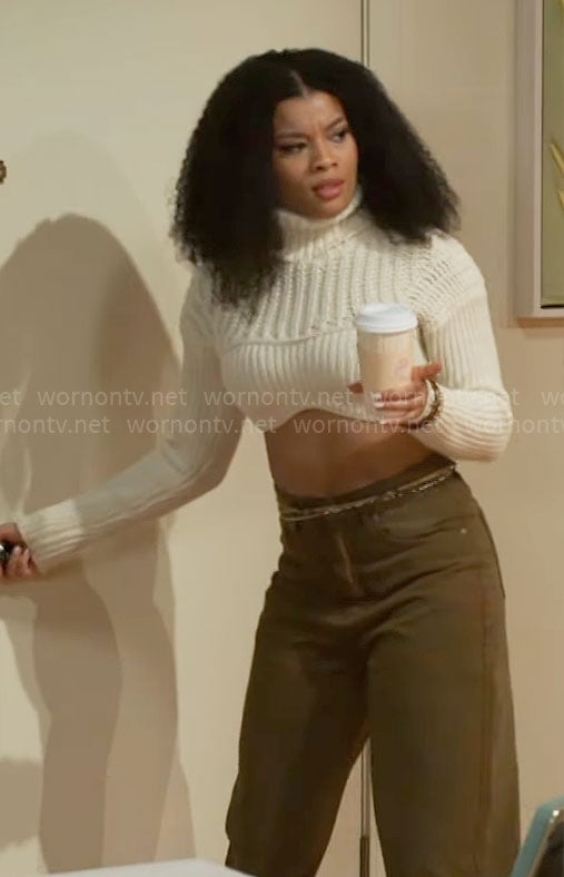 Eva's cropped sweater and jeans on Beyond the Gates