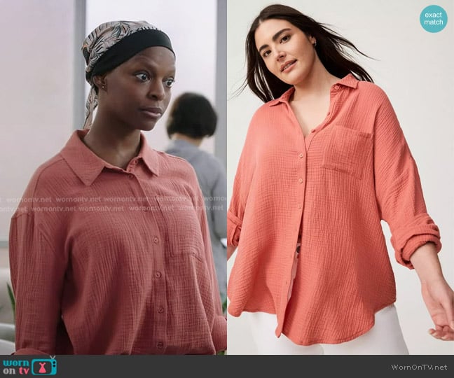 Faded rose by Torrid Cotton Gauze Drop Shoulder Shirt worn by Katie Rogers (Samantha Marie Ware) on Greys Anatomy