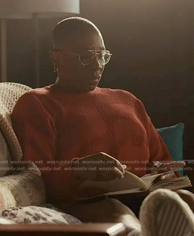 Hen's red 22 knit sweater on 9-1-1