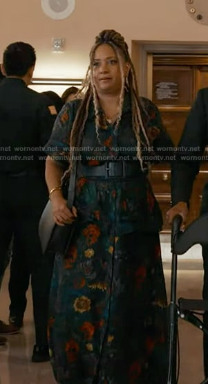 Karen's blue floral print shirtdress on 9-1-1