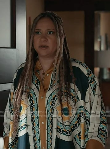 Karen's printed button down top on 9-1-1