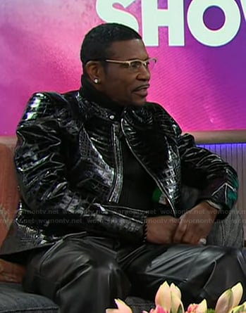 Keith Sweat’s black leather croc skin jacket on The Kelly Clarkson Show