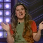 Kelly’s tie dye print tee on The Kelly Clarkson Show