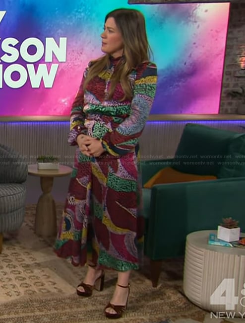 Kelly’s abstract print dress on The Kelly Clarkson Show