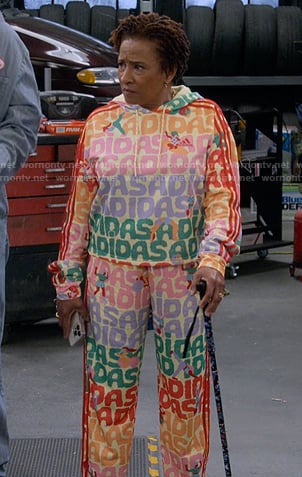 Lucretia’s multicolor print hoodie and sweatpants on The Upshaws