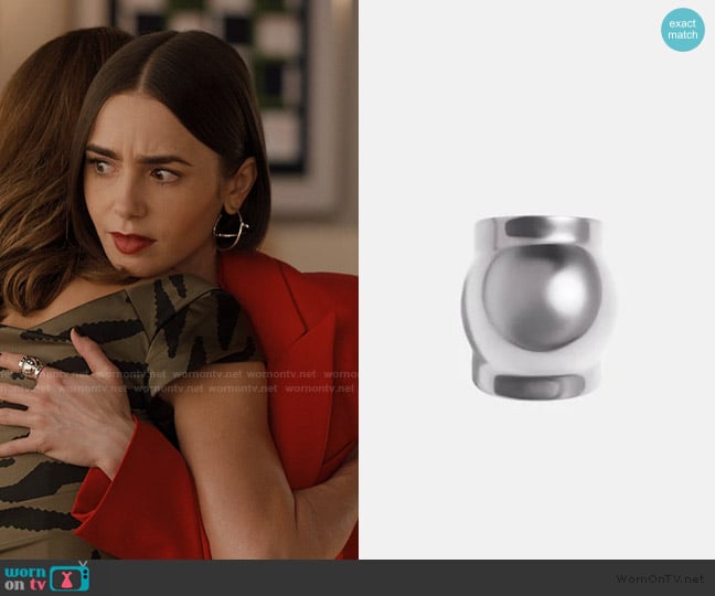Mam Casa Batlló ball ring in silver worn by Emily Cooper (Lily Collins) on Emily in Paris