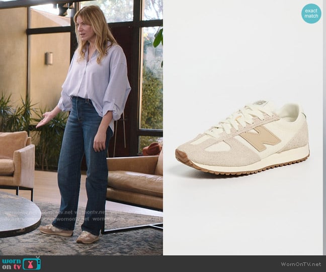 Erica’s beige sneakers on Greys Anatomy