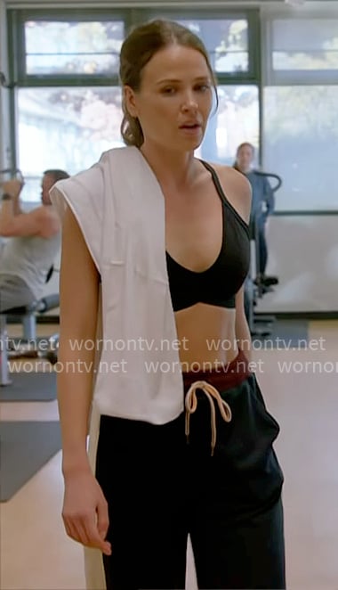 Novak’s side-stripe track pants on Chicago Fire