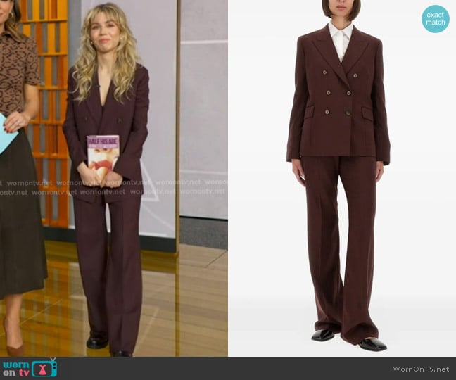 Jennette McCurdy’s burgundy pants on Good Morning America Jennette McCurdy’s burgundy pants on Good Morning America