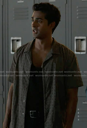 Ravi’s grey eyelet short sleeve shirt on 9-1-1