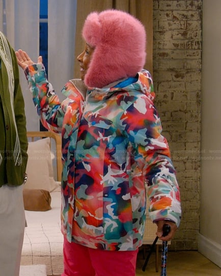 Regina’s abstract print ski jacket on The Upshaws