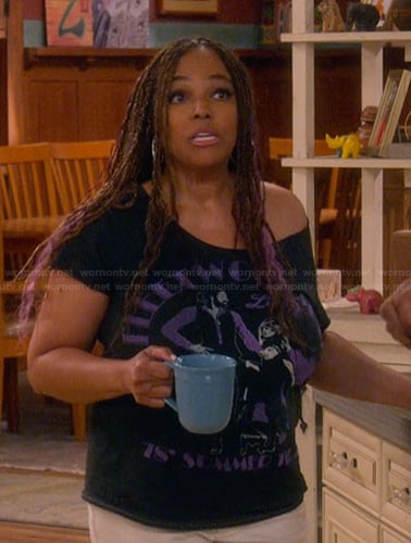 Regina’s black Fleetwood Mac graphic tee on The Upshaws
