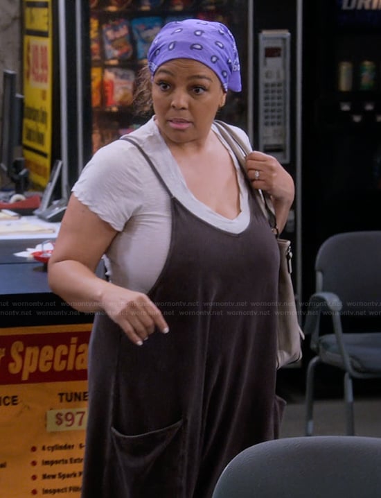 Regina’s black jumpsuit on The Upshaws