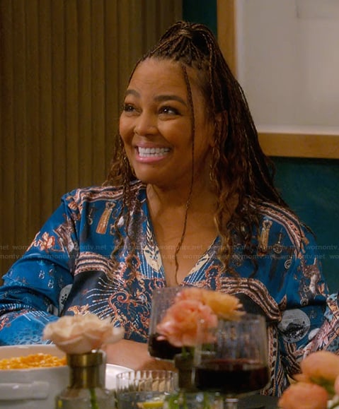 Regina’s blue printed top on The Upshaws