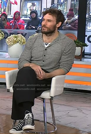 Sam Claflin’s black sneakers on Today