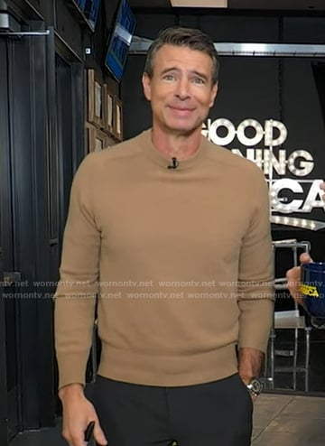 Scott Foley’s beige sweater on Good Morning America