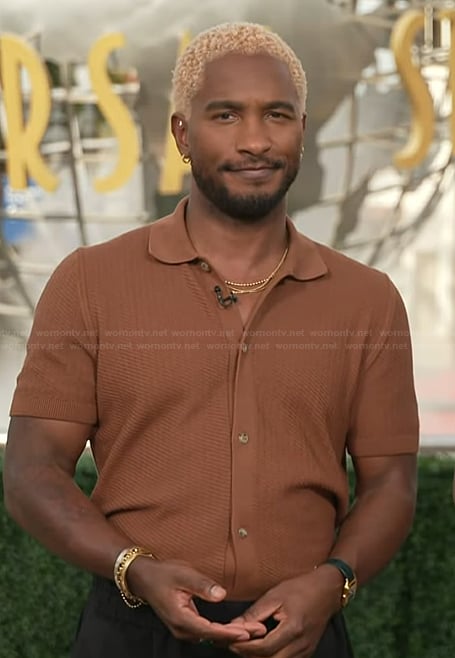 Scott’s brown knit shirt on Access Hollywood