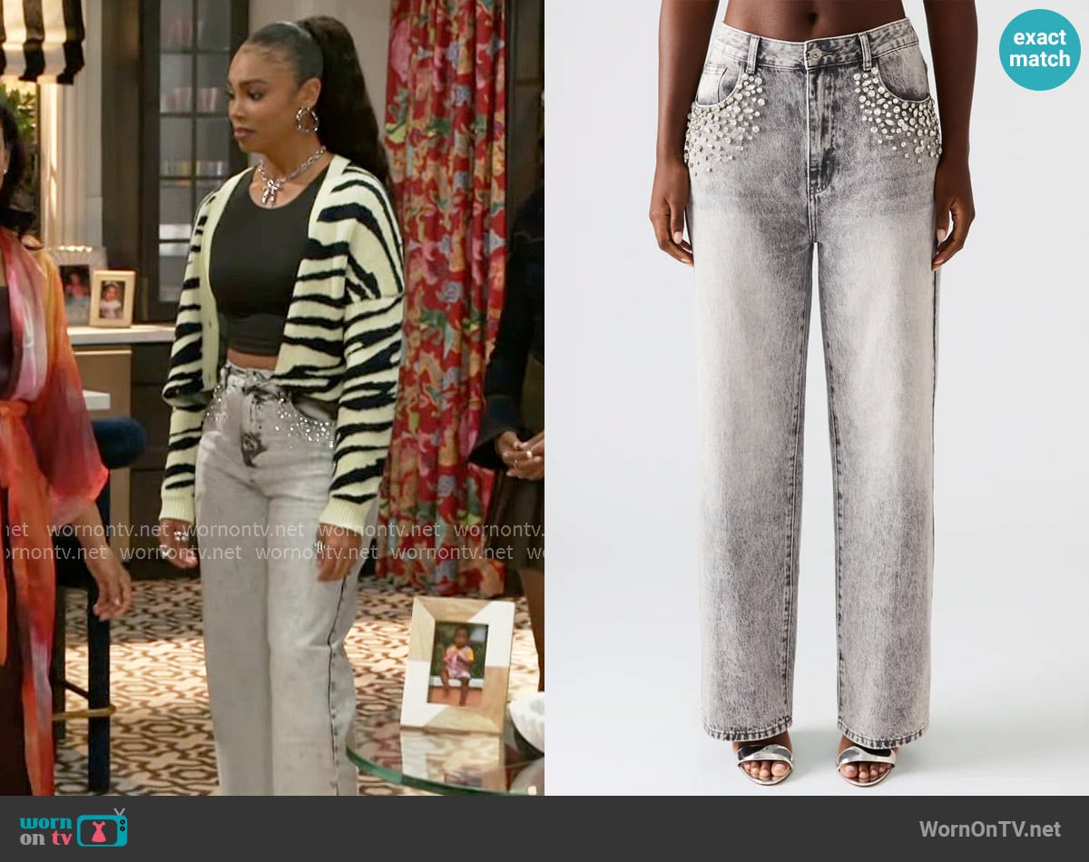 Chelsea’s embellished jeans on Beyond the Gates Chelsea’s embellished jeans on Beyond the Gates