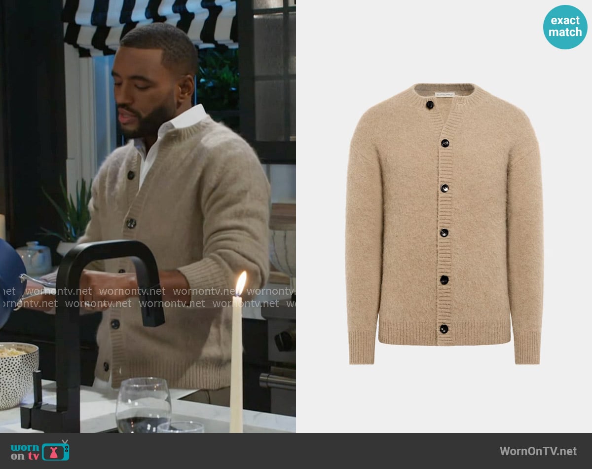 Suitsupply Mid Brown Crewneck Cardigan worn by Andre Richardson (Sean Freeman) on Beyond the Gates