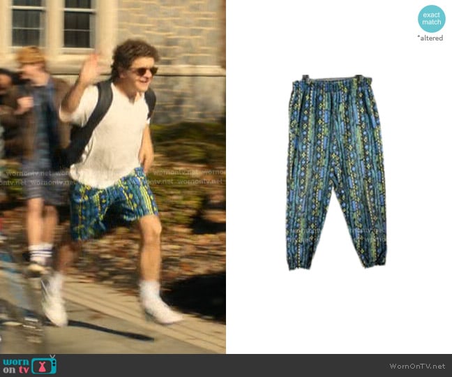 the costume department or vintage. Costume gallery outfits are for display only. Items are either handmade worn by Dustin (Gaten Matarazzo) on Stranger Things