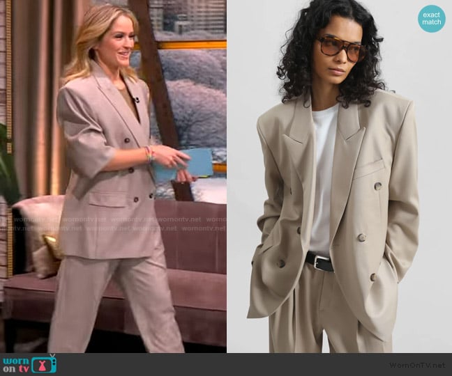 Sara’s oversized blazer on The View